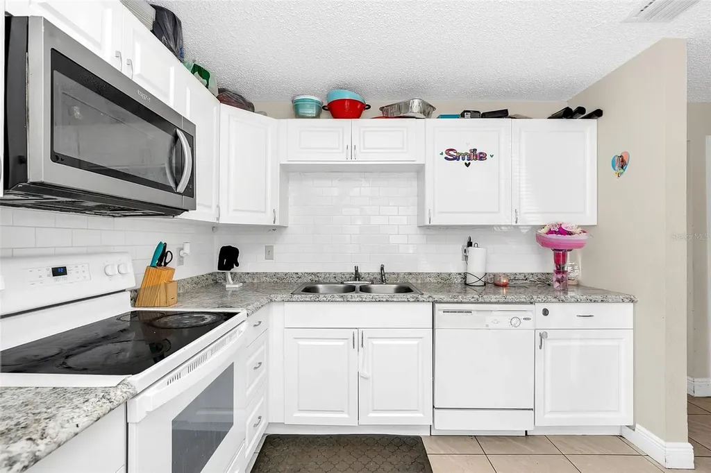 1612 Sandy Point Square Orlando FL 32807