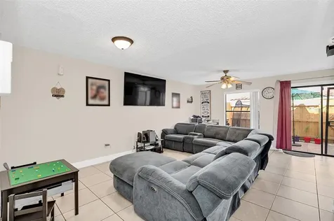 1612 Sandy Point Square Orlando FL 32807