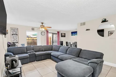 1612 Sandy Point Square Orlando FL 32807
