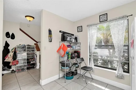 1612 Sandy Point Square Orlando FL 32807