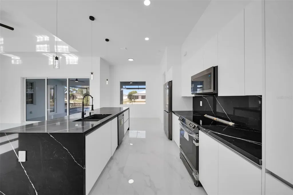 2813 NW 41st Avenue Cape Coral FL 33993