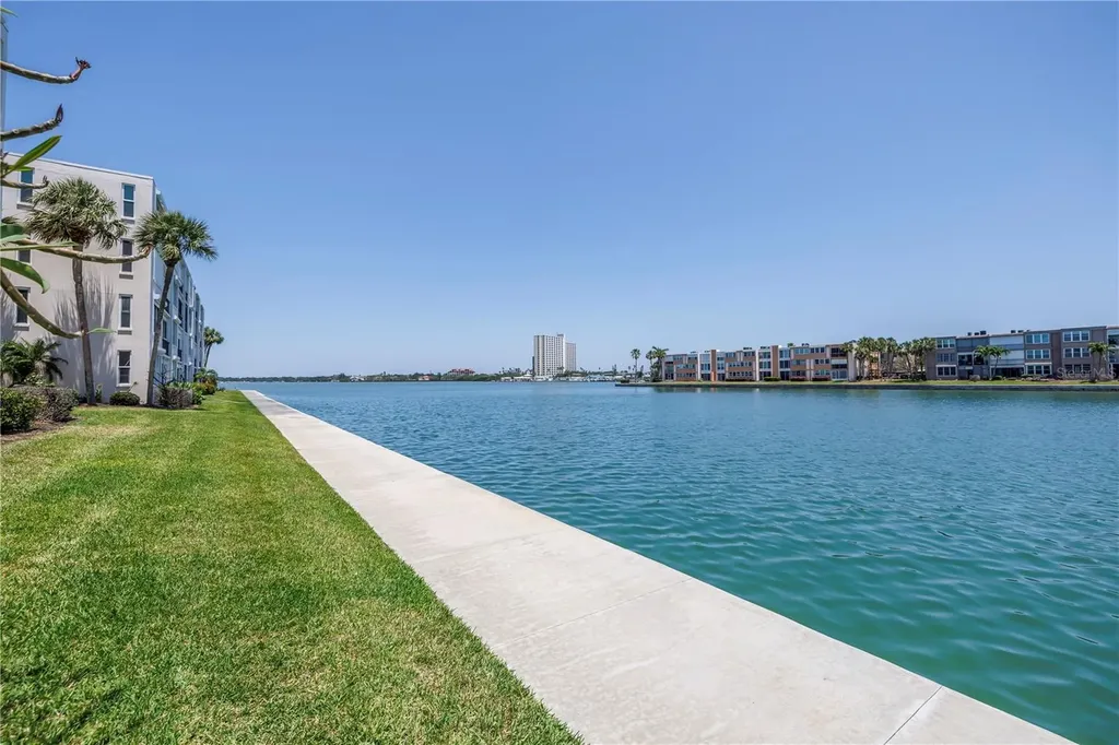 7625 Sun Island Drive S South Pasadena FL 33707