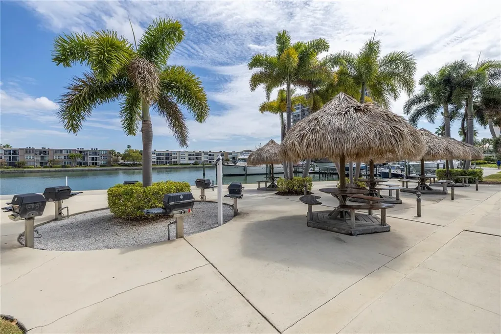 7625 Sun Island Drive S South Pasadena FL 33707