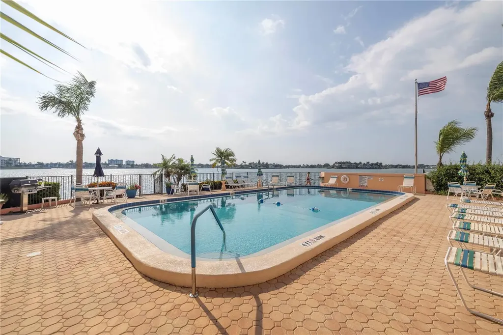 7625 Sun Island Drive S South Pasadena FL 33707