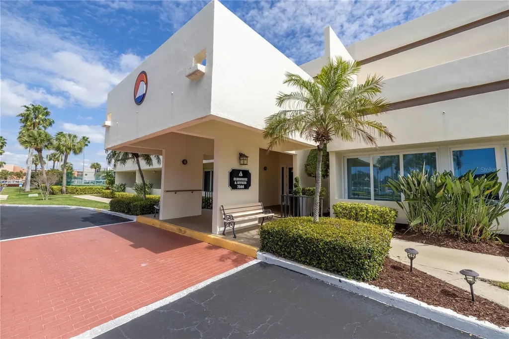 7625 Sun Island Drive S South Pasadena FL 33707