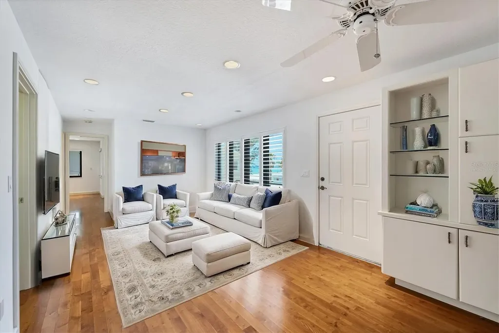2918 Avenue E Holmes Beach FL 34217