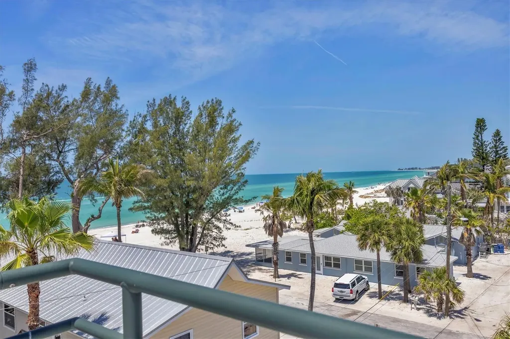 2918 Avenue E Holmes Beach FL 34217