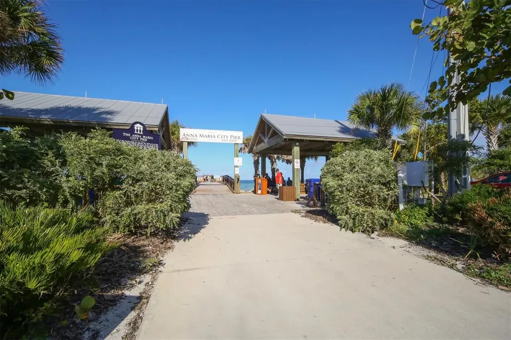 2918 Avenue E Holmes Beach FL 34217