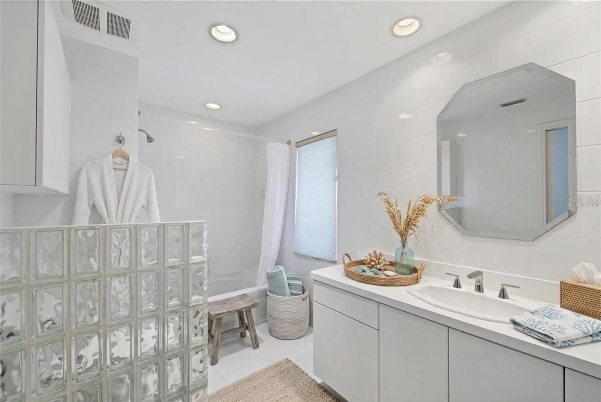 2918 Avenue E Holmes Beach FL 34217