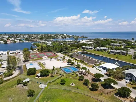 2918 Avenue E Holmes Beach FL 34217