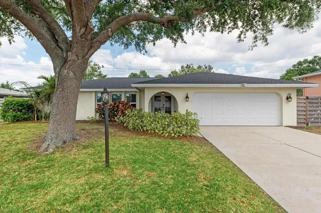 4415 Charing Cross Road Sarasota FL 34241
