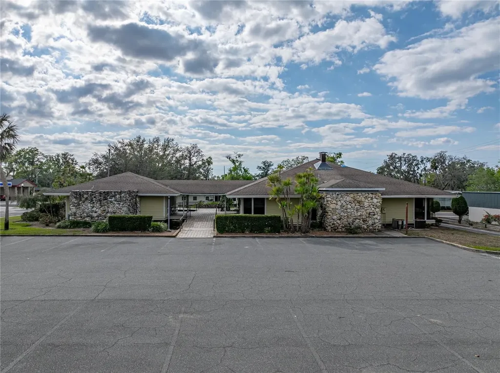 13924 7th Street Dade City FL 33525