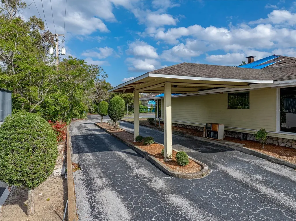 13924 7th Street Dade City FL 33525