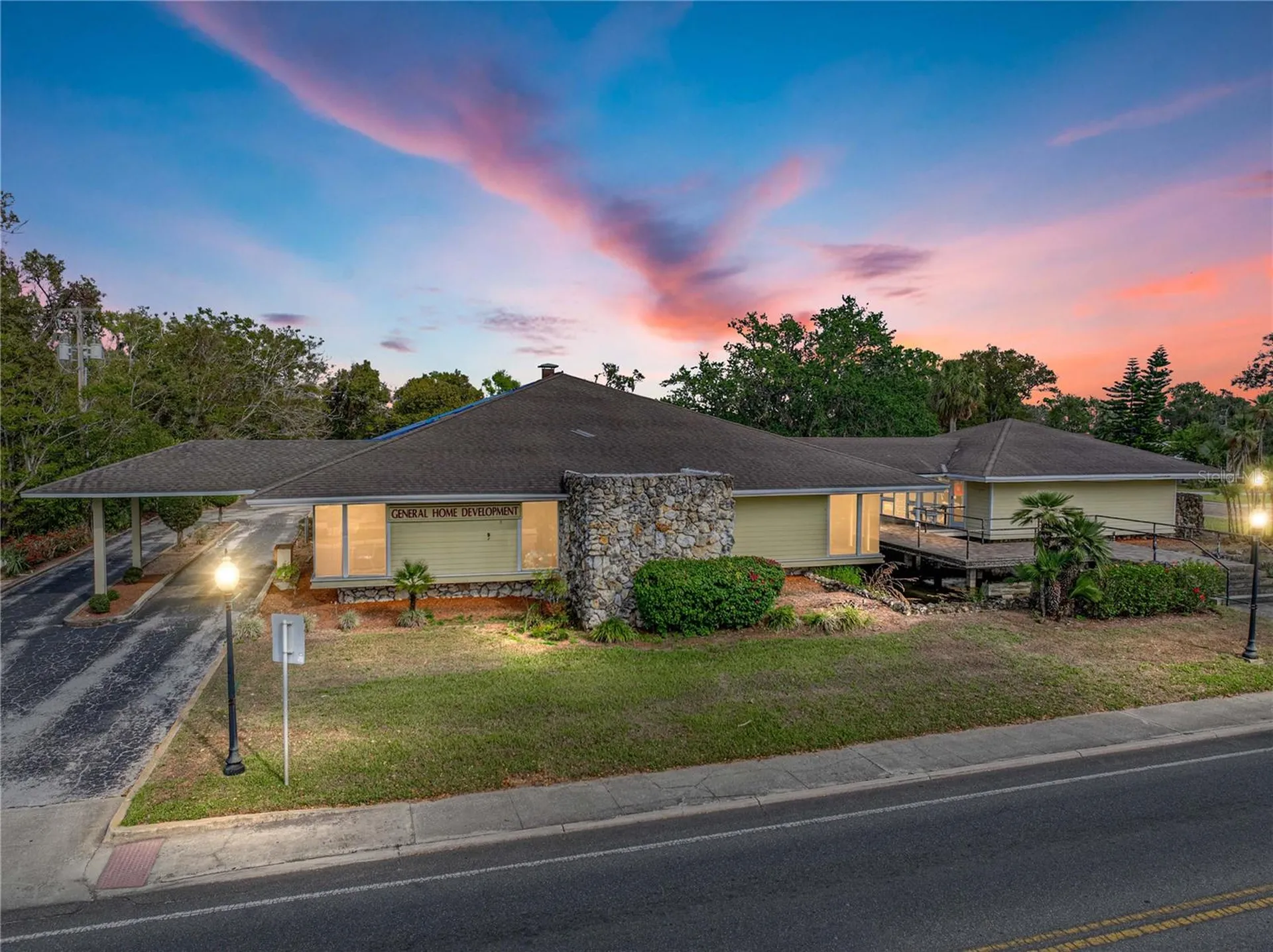 13924 7th Street Dade City FL 33525