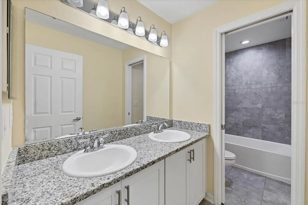 1033 Grantham Drive Sarasota FL 34234