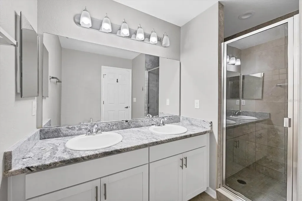 1033 Grantham Drive Sarasota FL 34234