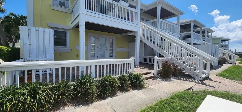 5215 Coquina Key Drive SE St Petersburg FL 33705
