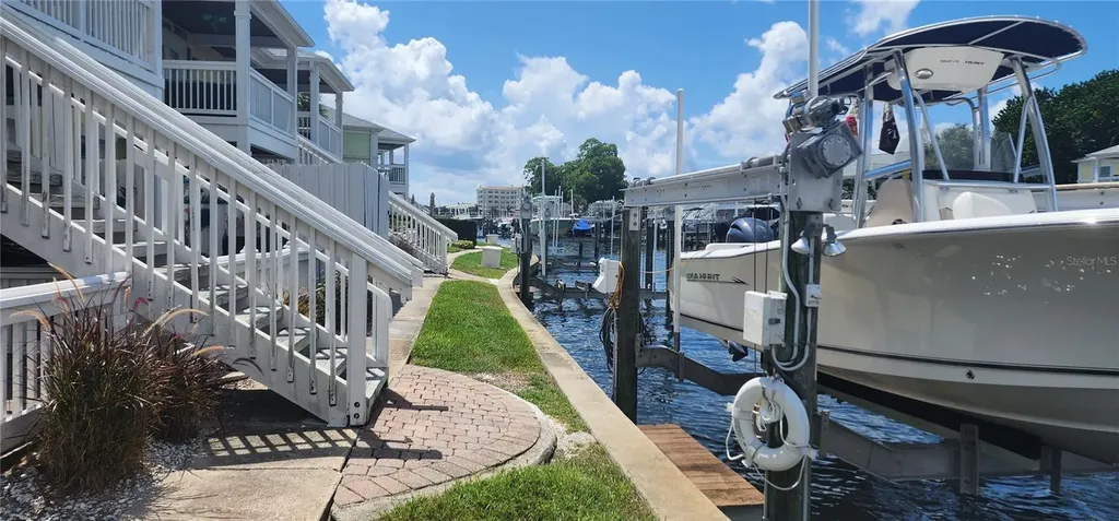 5215 Coquina Key Drive SE St Petersburg FL 33705