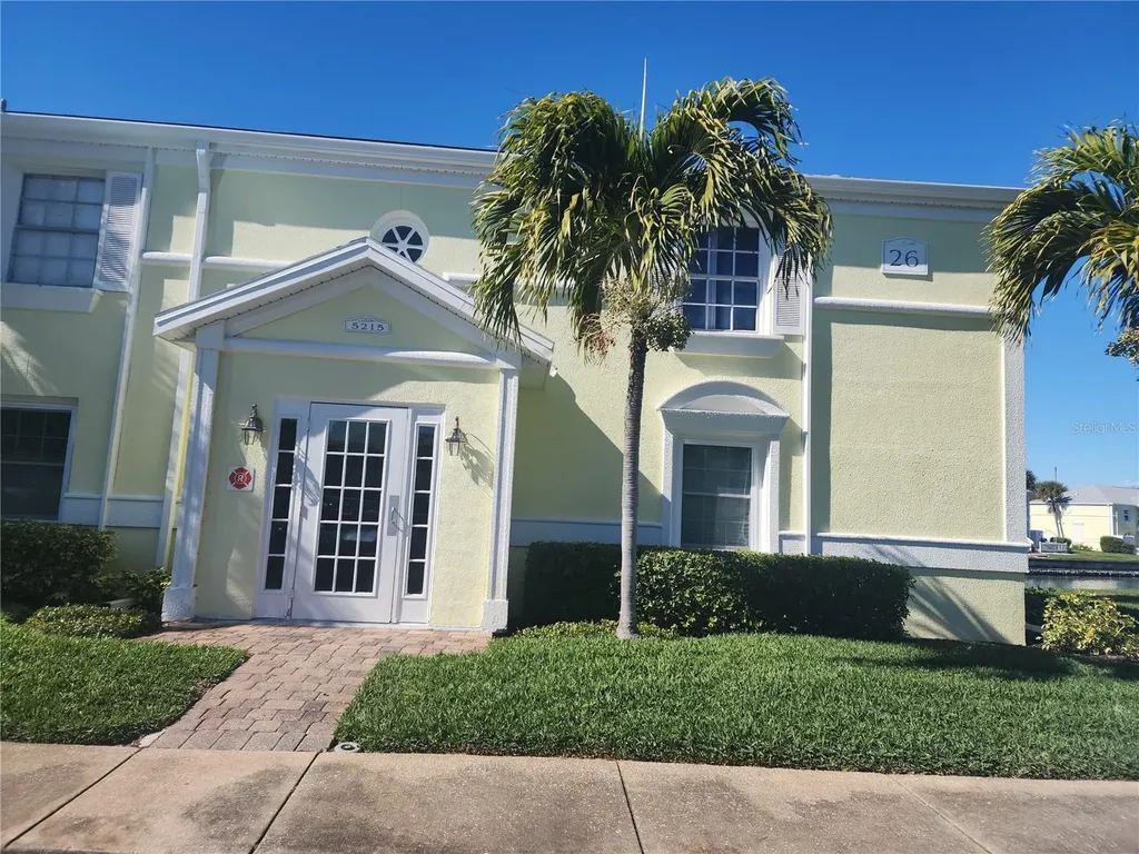 5215 Coquina Key Drive SE St Petersburg FL 33705