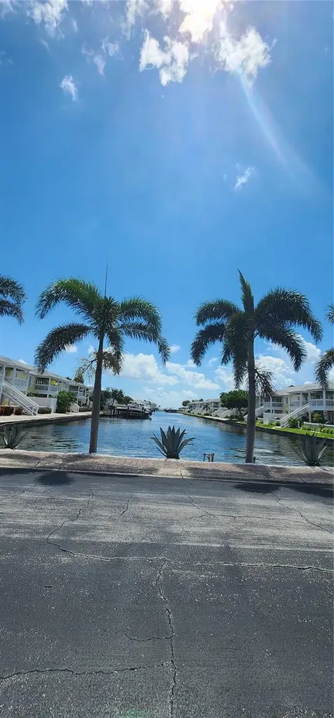 5215 Coquina Key Drive SE St Petersburg FL 33705
