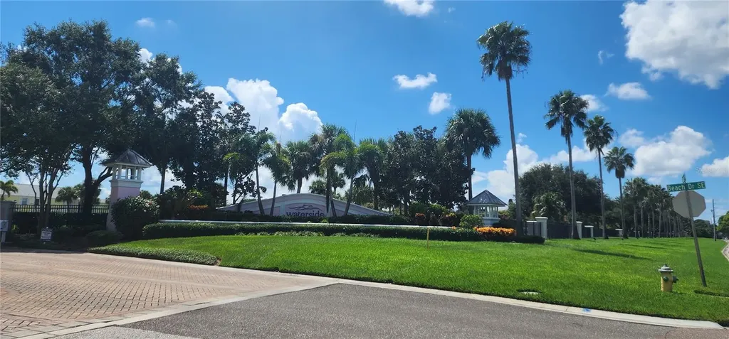 5215 Coquina Key Drive SE St Petersburg FL 33705