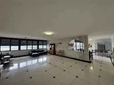 5757 Ave Isla Verde Carolina PR 00979