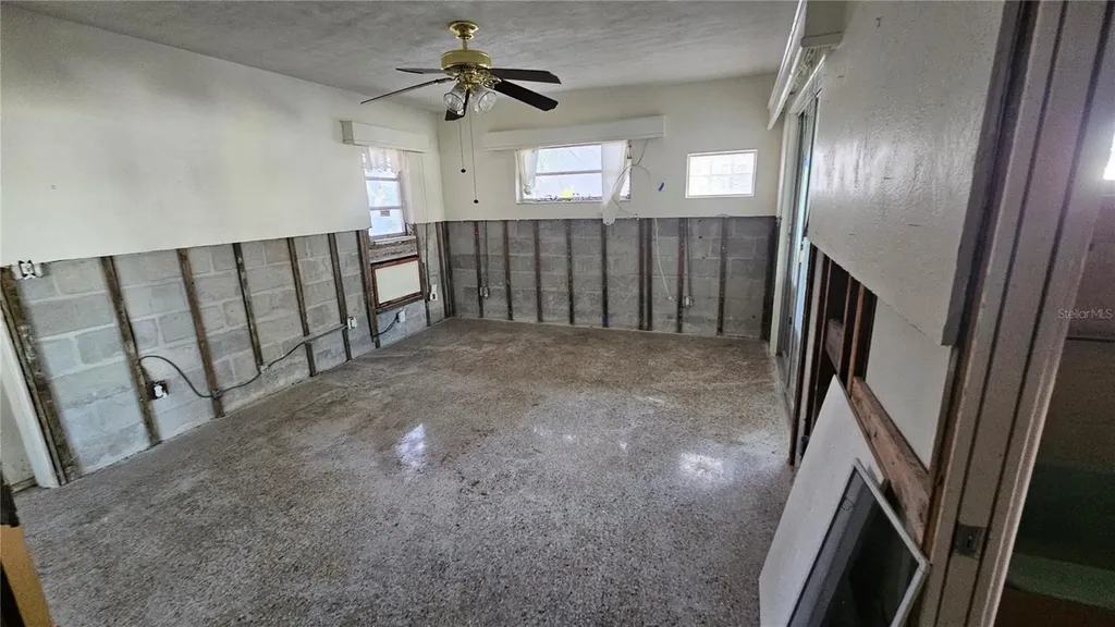6 Sea Lane S St Petersburg FL 33705