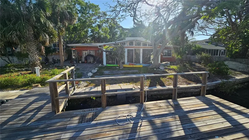 6 Sea Lane S St Petersburg FL 33705