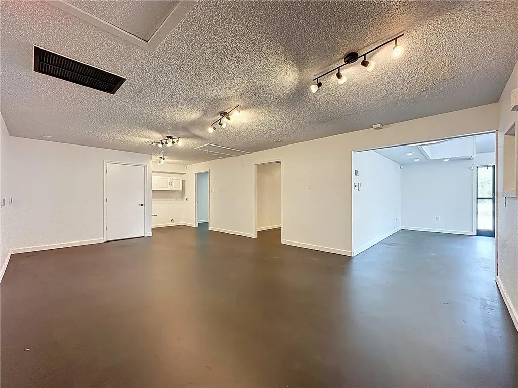 2017 W Main Street Leesburg FL 34748