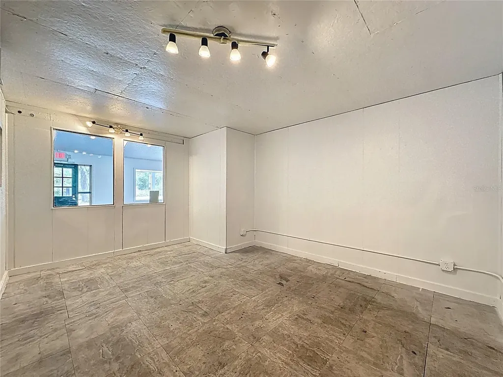 2017 W Main Street Leesburg FL 34748