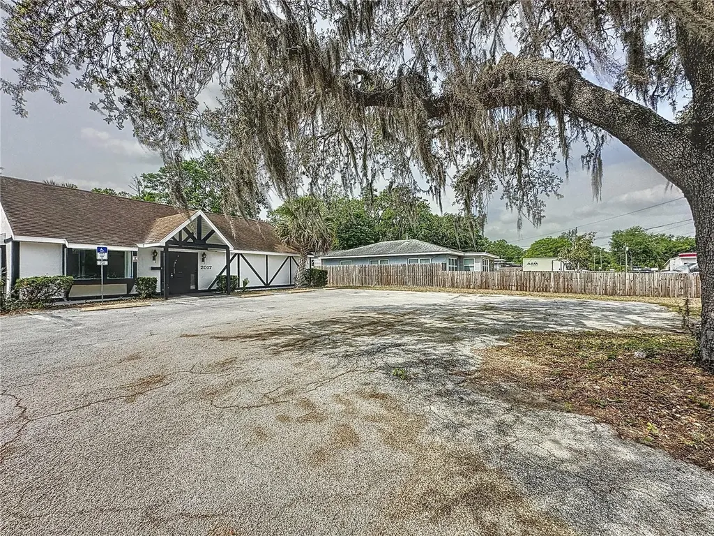 2017 W Main Street Leesburg FL 34748