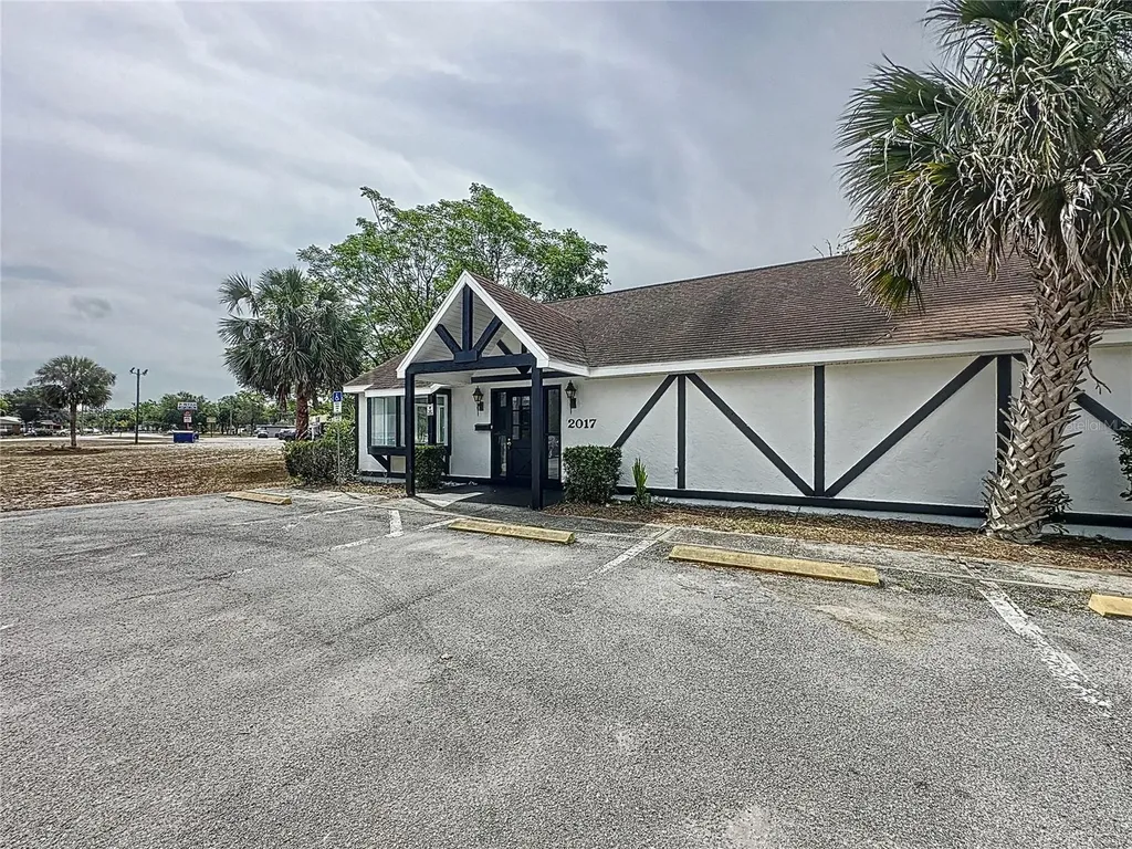 2017 W Main Street Leesburg FL 34748