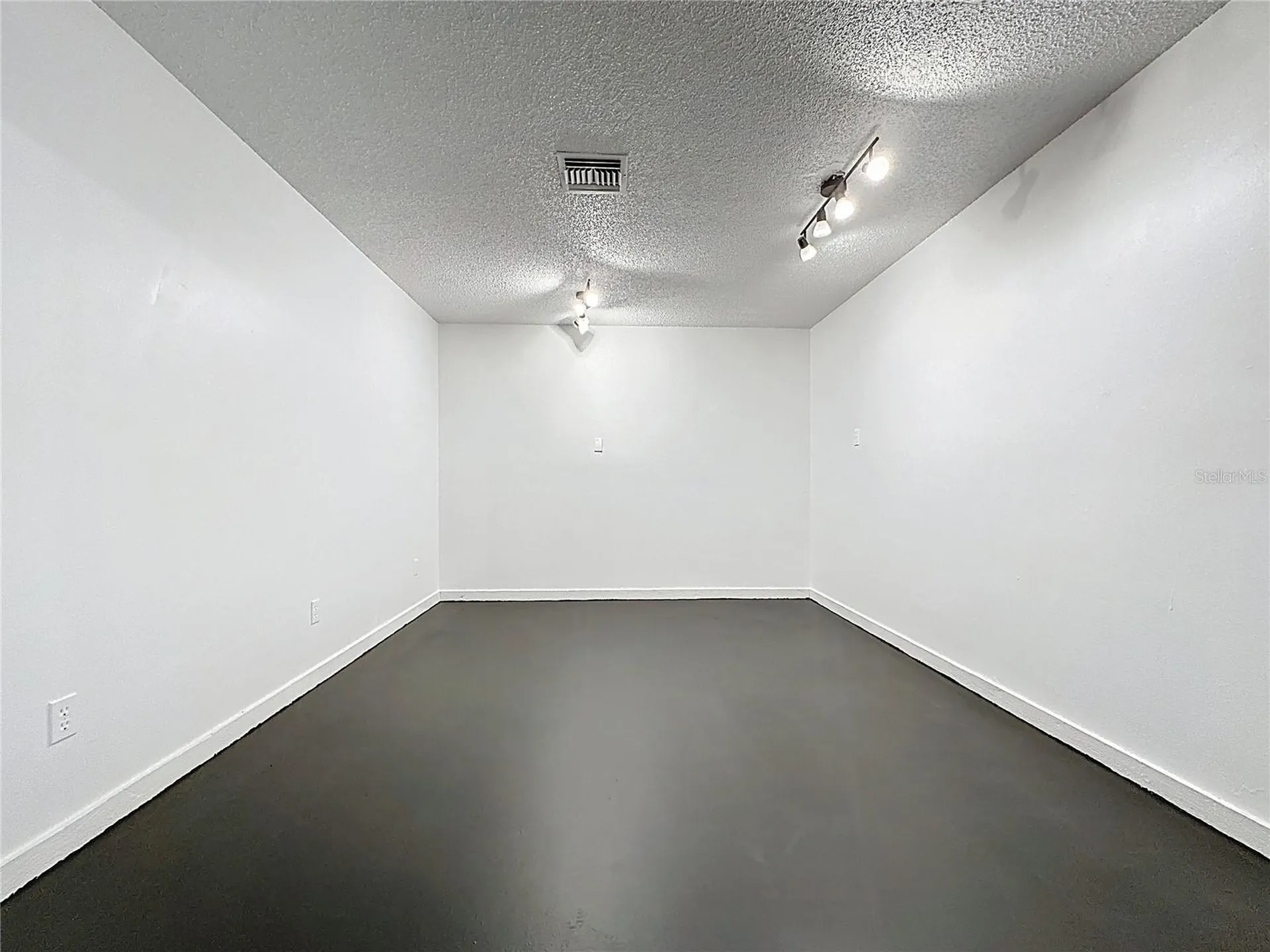 2017 W Main Street Leesburg FL 34748