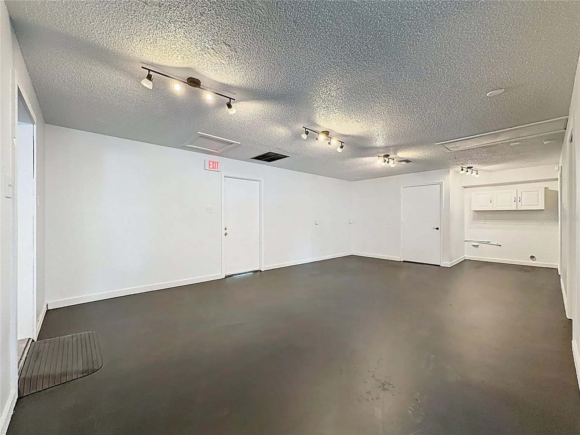 2017 W Main Street Leesburg FL 34748
