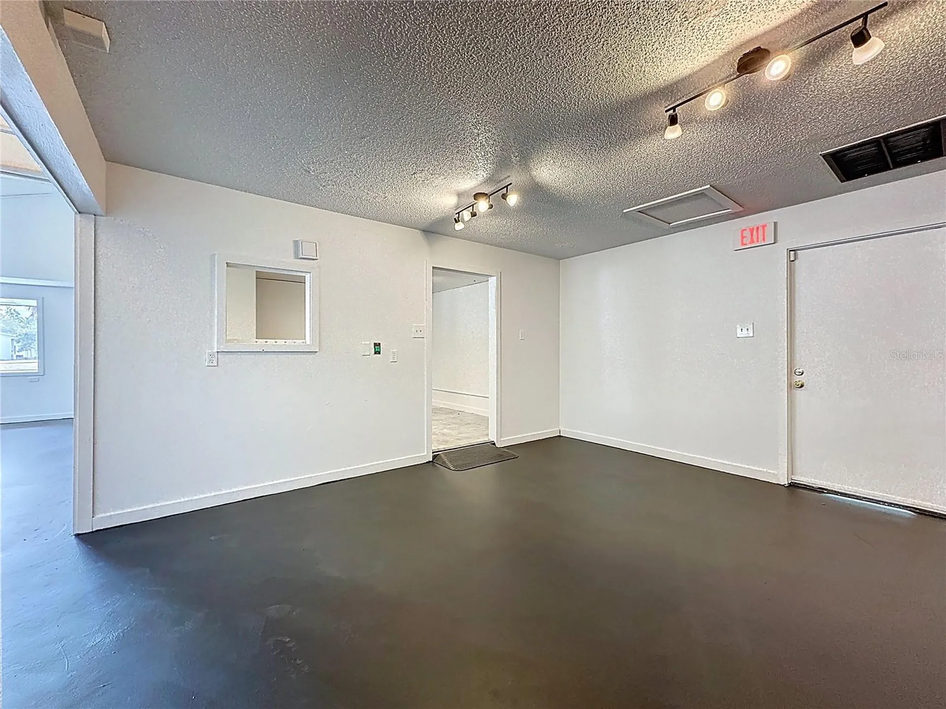 2017 W Main Street Leesburg FL 34748