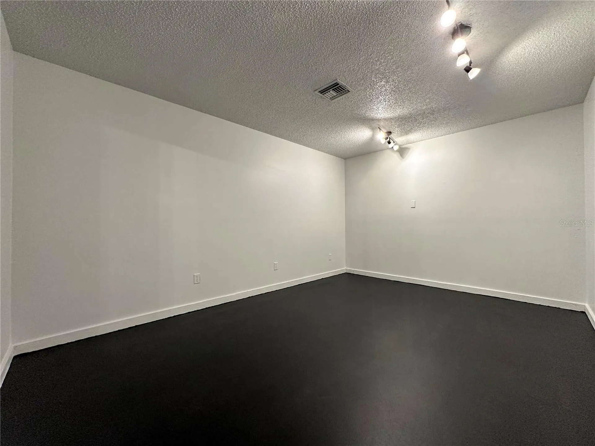 2017 W Main Street Leesburg FL 34748