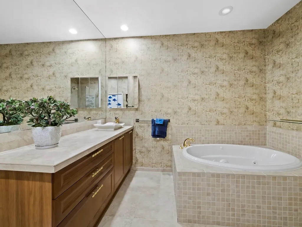 50 Central Avenue Sarasota FL 34236