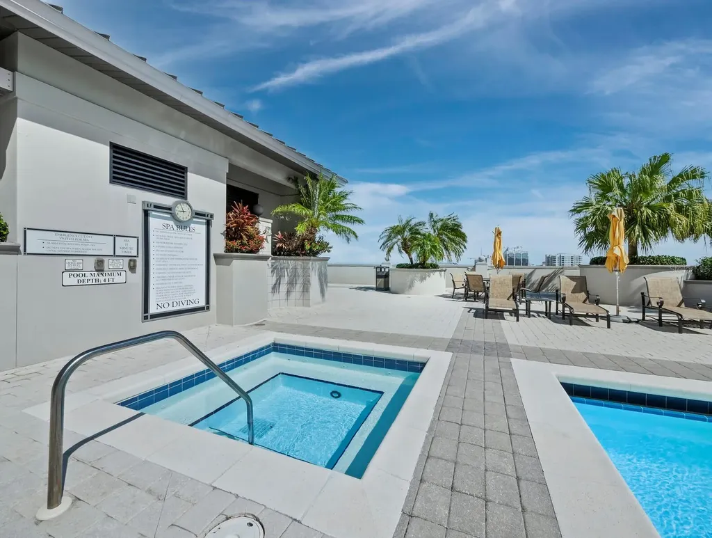 50 Central Avenue Sarasota FL 34236