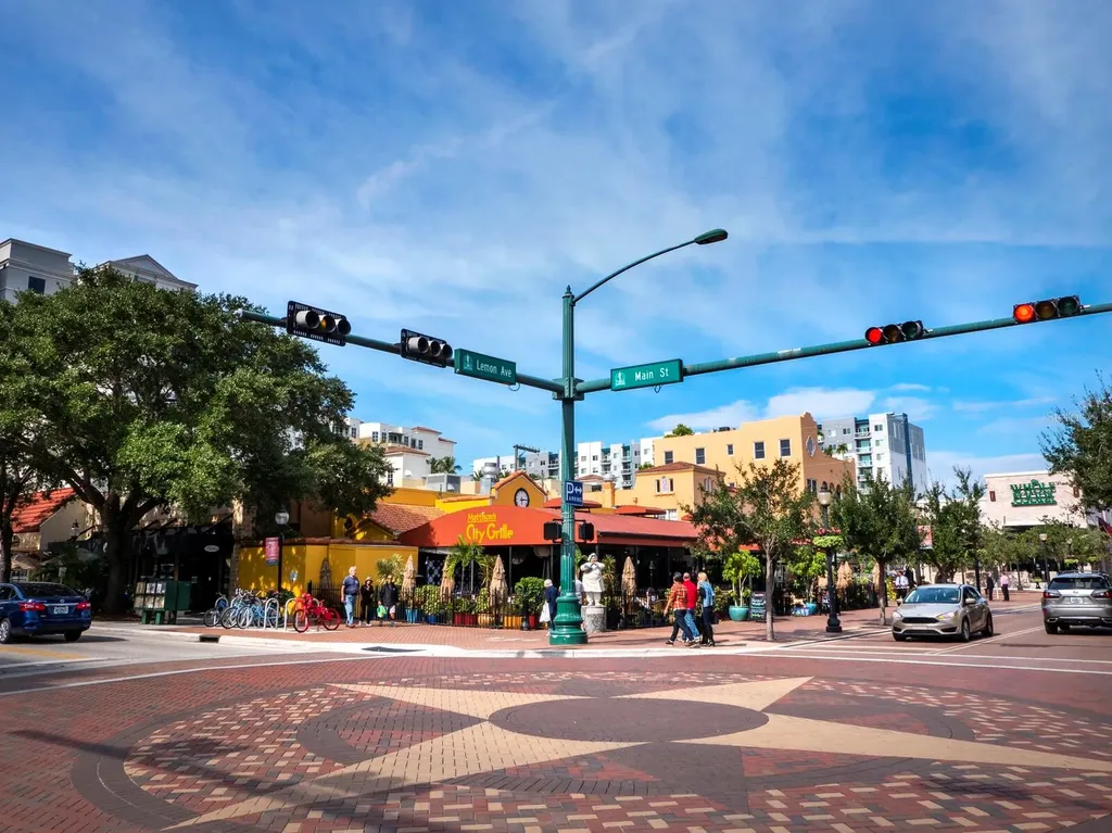 50 Central Avenue Sarasota FL 34236