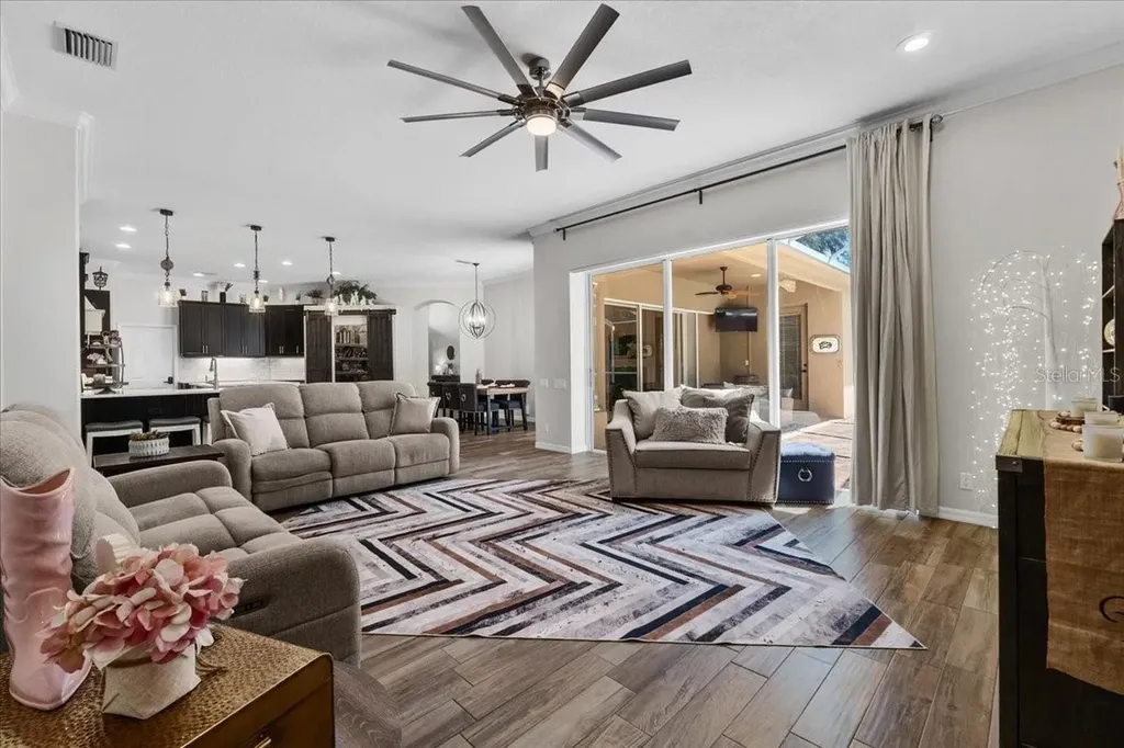 6007 Hammock Hill Avenue Lithia FL 33547