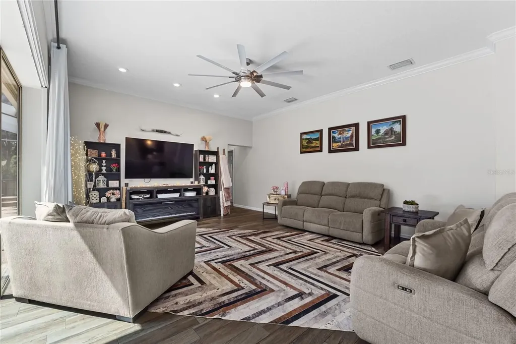 6007 Hammock Hill Avenue Lithia FL 33547
