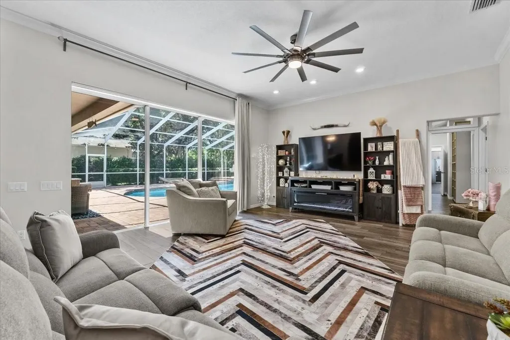 6007 Hammock Hill Avenue Lithia FL 33547