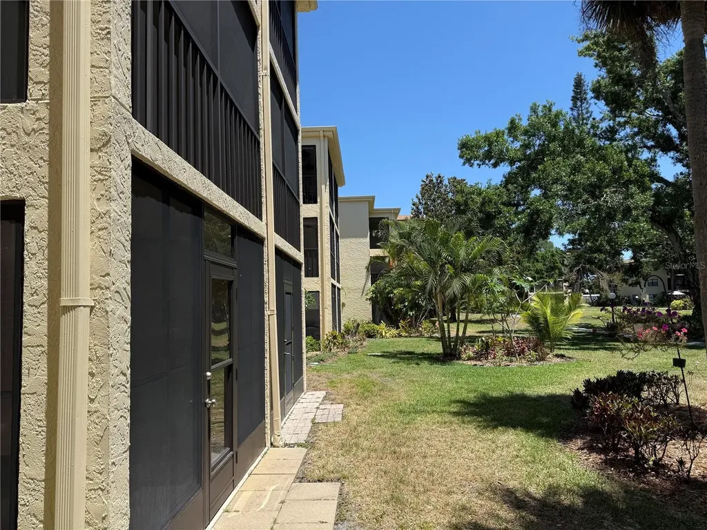 425 30th Avenue W Bradenton FL 34205