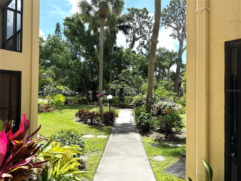 425 30th Avenue W Bradenton FL 34205