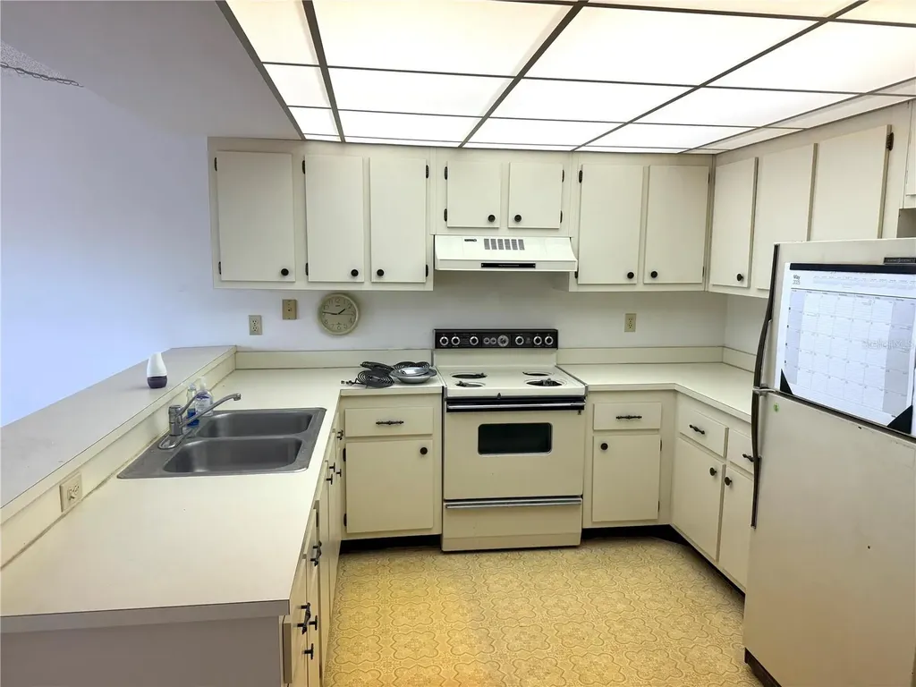 425 30th Avenue W Bradenton FL 34205
