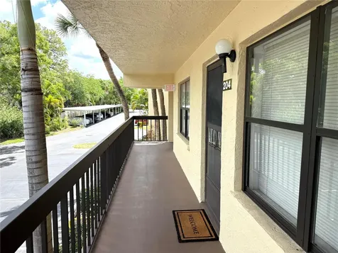 425 30th Avenue W Bradenton FL 34205