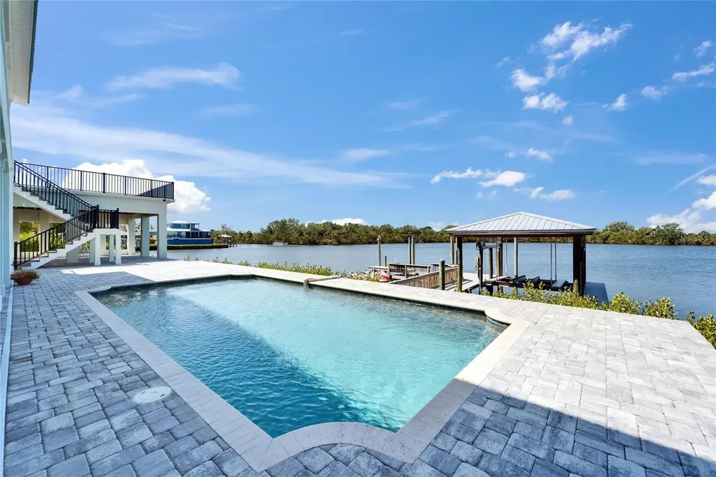 935 Chipaway Drive Apollo Beach FL 33572