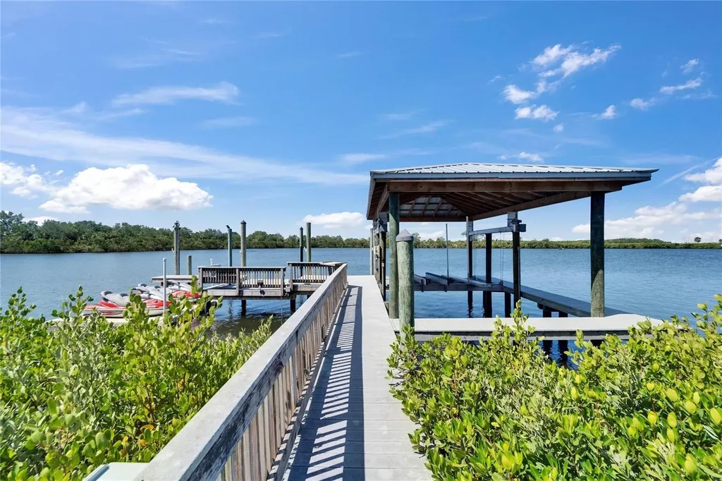 935 Chipaway Drive Apollo Beach FL 33572