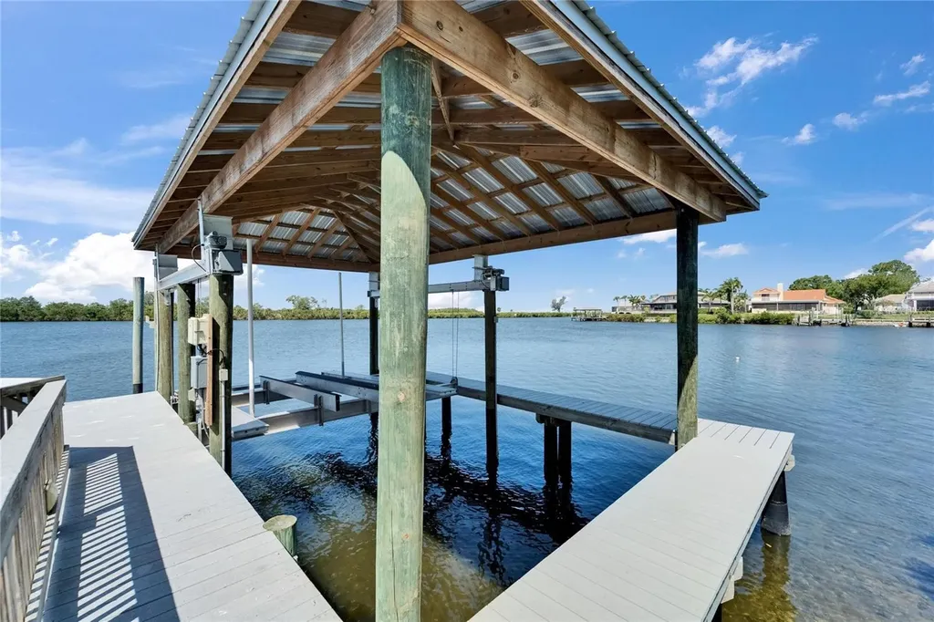 935 Chipaway Drive Apollo Beach FL 33572