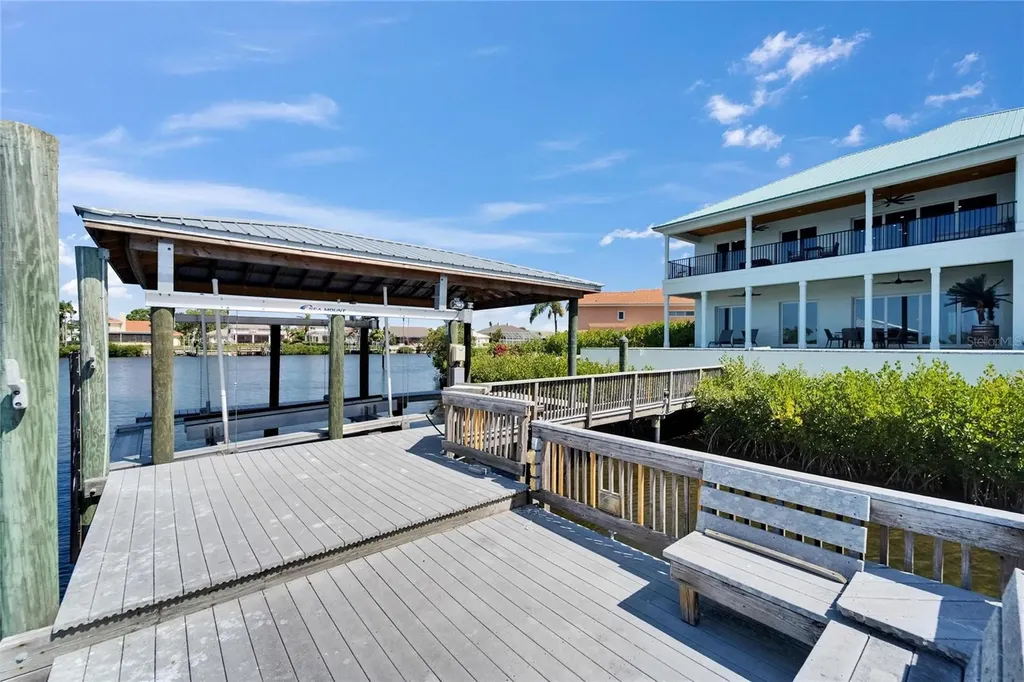 935 Chipaway Drive Apollo Beach FL 33572